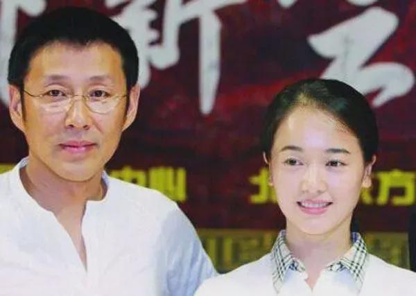 左小青含泪谈家庭，提起63岁富豪梨花带雨，直言对不起女儿