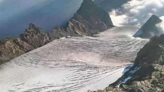 尼色峨雪山近期多起救援事件，登顶时遭遇雪崩