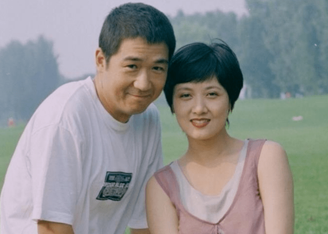 65岁邓婕：自然凸显骨相美，结婚35年不生孩子，住上亿豪宅