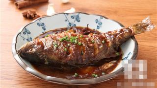 介绍川菜藿香鲫鱼的做法
