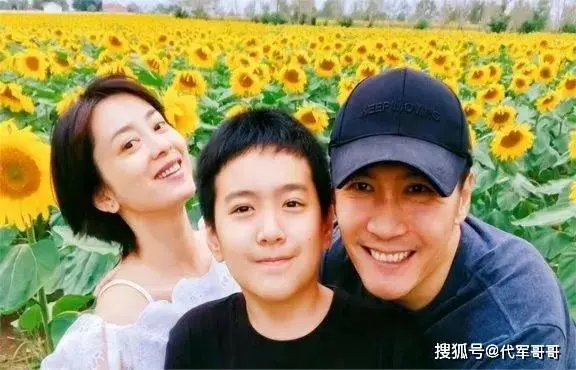 她是最干净的女演员，与小丈夫结婚18年零绯闻，把婆婆当亲妈对待