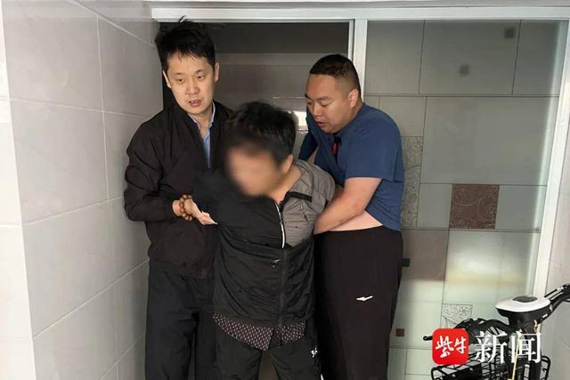 离颈动脉仅2cm！被刺伤后 他忍痛制服在逃杀人犯 看看吧