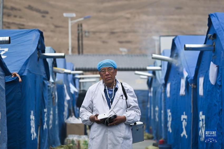 积石山6.2级地震丨安置点里的义务卫生员