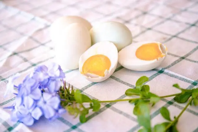 每天早上吃个水煮蛋，是营养佳品还是心血管杀手？医生告诉你答案