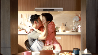 57岁陈法蓉与男演员热吻，男方被骂老，观众：鸡皮疙瘩都起来了