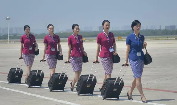 南航空姐一张不堪入目的“不雅照”曝光：女孩，你的底线在哪？