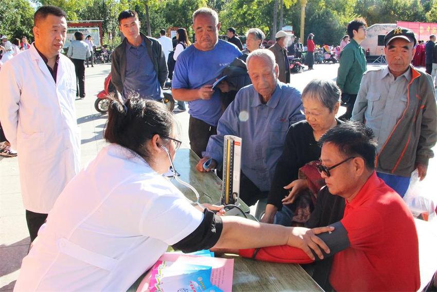 河北高阳：浓浓温情暖桑榆 载歌载舞敬重阳