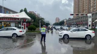 组图 | 雨中“警” 雨中情 巨野公安“雨”你同行