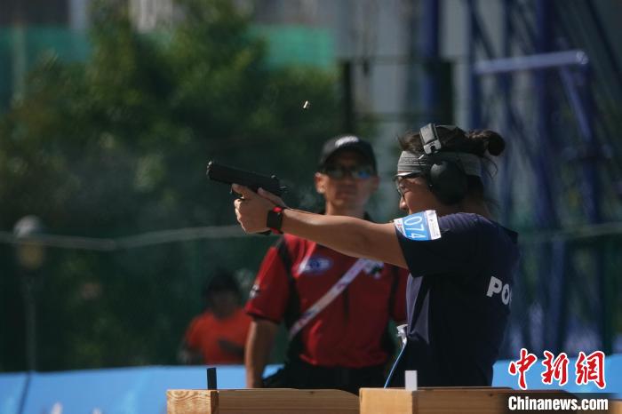 （新春走基层）苦练射击只为形成肌肉记忆 女“神枪手”护航兔年春运一线