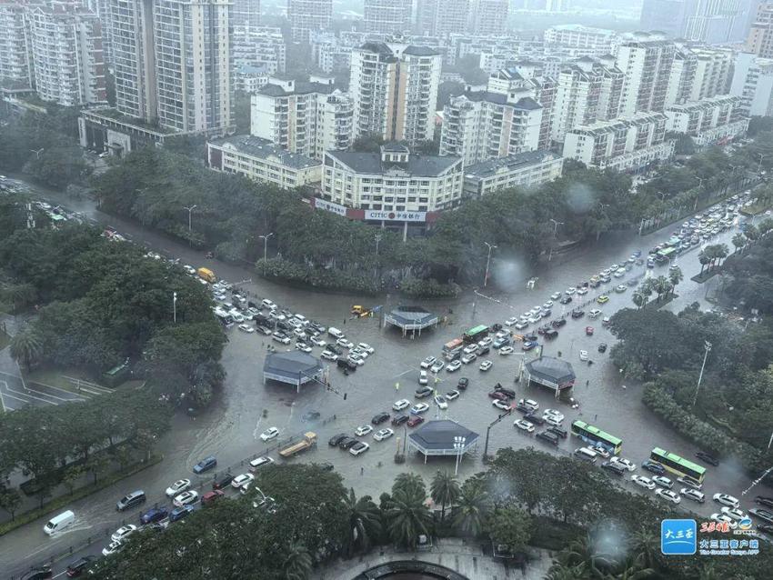 暴雨红色预警！三亚发布停课通知