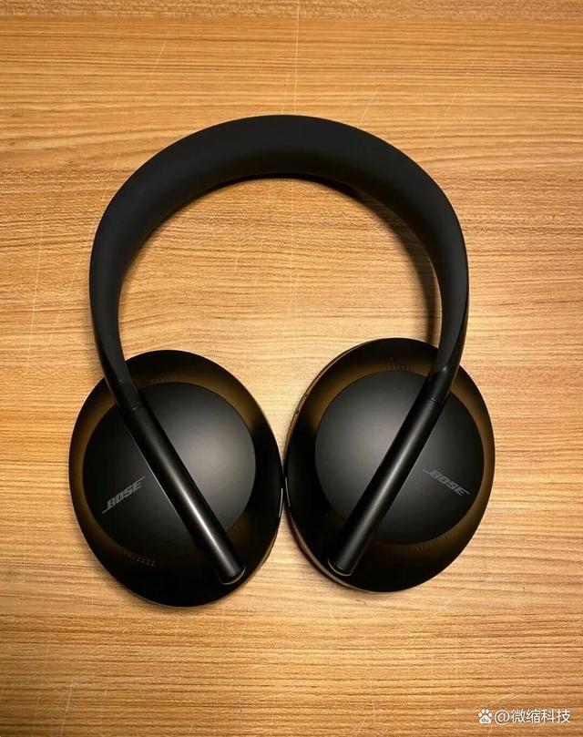 bose700无线消噪耳机，科技感又别致的造型