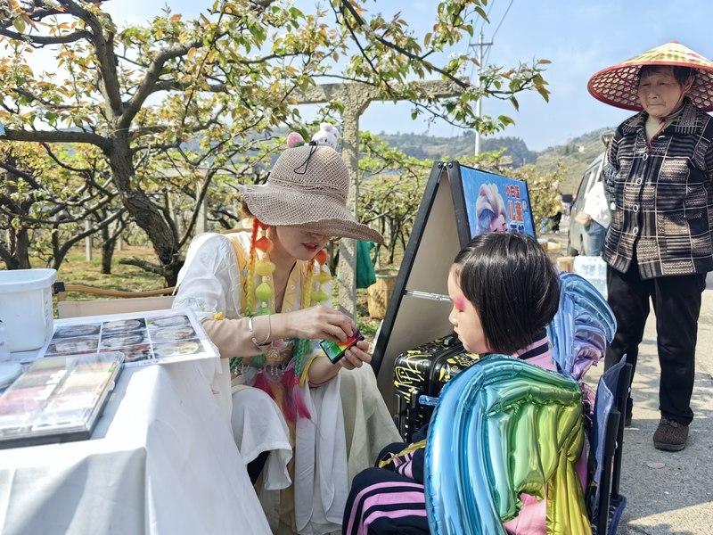 贵州修文：千树梨花开 无限春光美