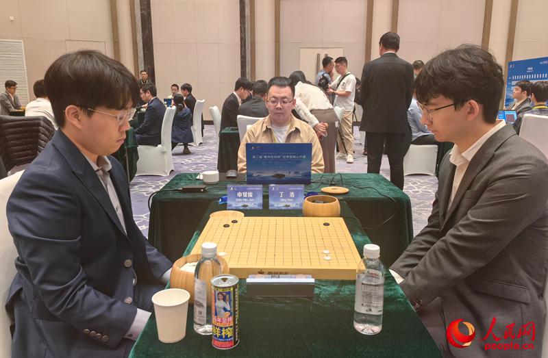 组图：世界围棋公开赛第2轮开赛 赵晨宇、柯洁分别对阵申真谞、偰玹准