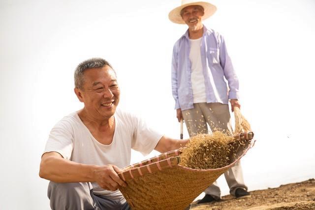 70岁以后的老年人，不要见人就说这三句话，避免遭人嫌