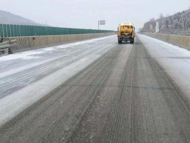 东平除雪防滑确保道路安全畅通