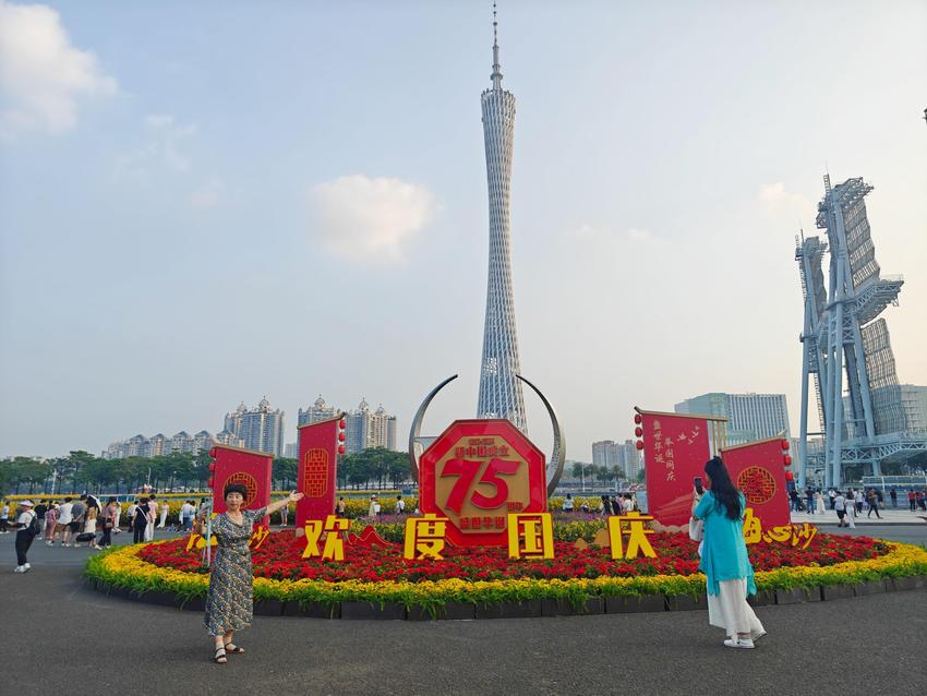 多图！国庆将至 广州处处都是中国红