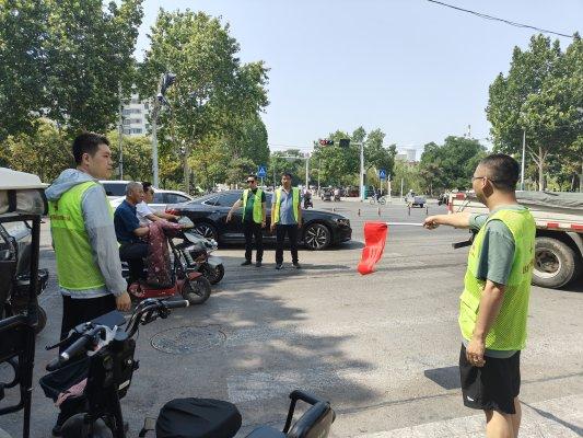 济宁市任城区济阳街道草桥口社区开展“文明交通”劝导志愿服务活动