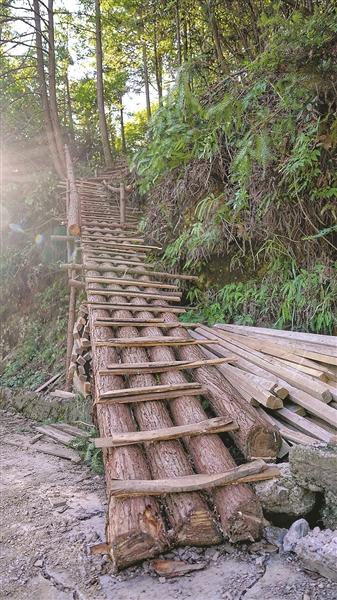 一条200米长的人工便道 重新盘活山洪阻断的盘山公路 “9小时奇迹”续写“愚公移山”新故事