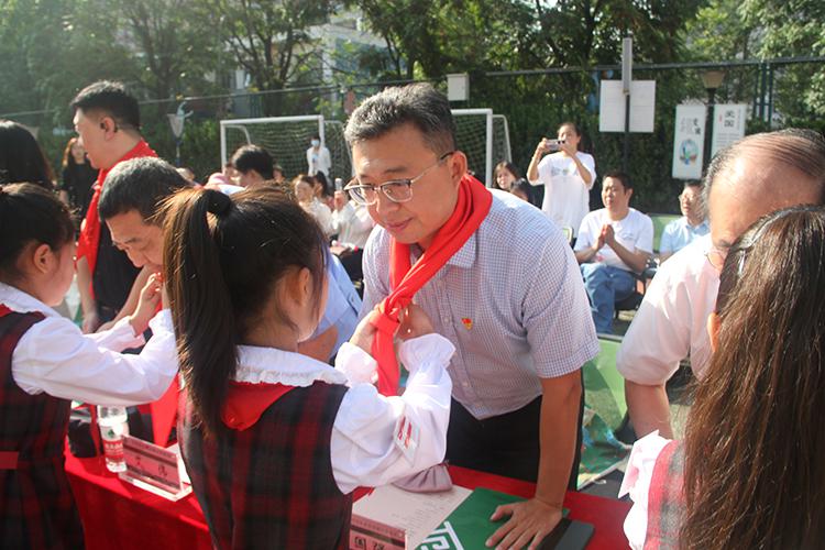 开学季·校长说了啥|北京教科院丰台实验小学党支部书记、校长丁国强:树理想,铸信念 共同追寻三道光