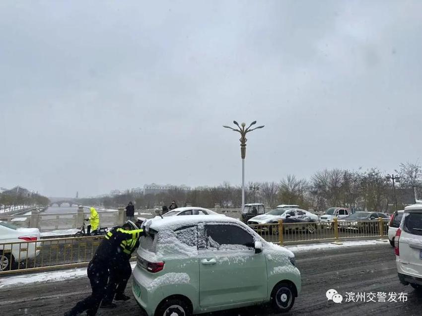 最美雪“警”|滨州交警以“雪”为令，线上＋线下守护加倍