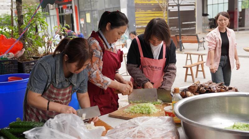 务川：传递网格温度 共迎中秋佳节