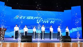 河北省首届中小学班级合唱活动省级集中展演在定州市举行