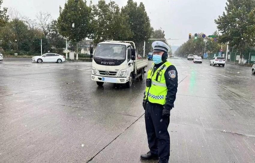 以雪为令，张店交警全力保障道路通行安全