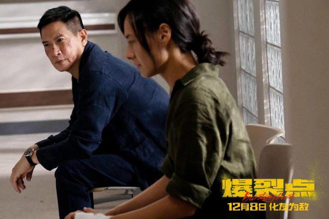 《红海行动2》前，他带来一部“狠片”！