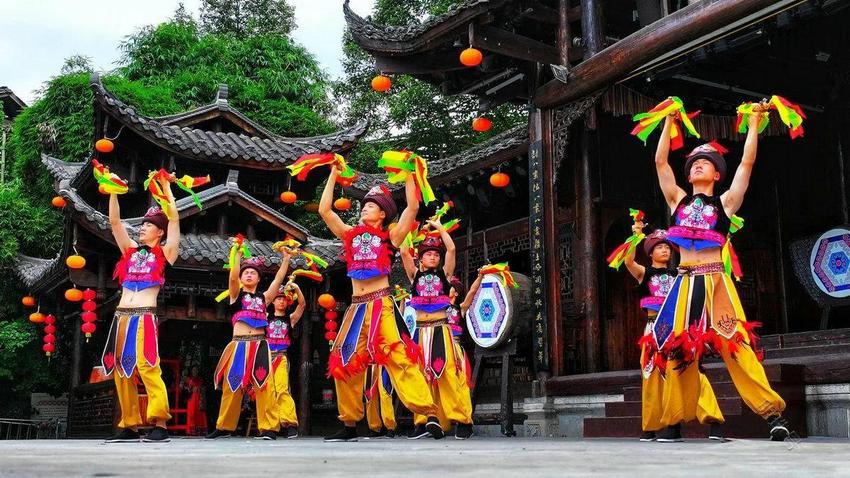 泰安市摄影家协会红色摄影之旅走进湘西芙蓉镇