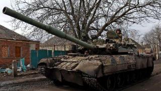 乌克兰防长致信欧盟：请每月提供25万枚炮弹