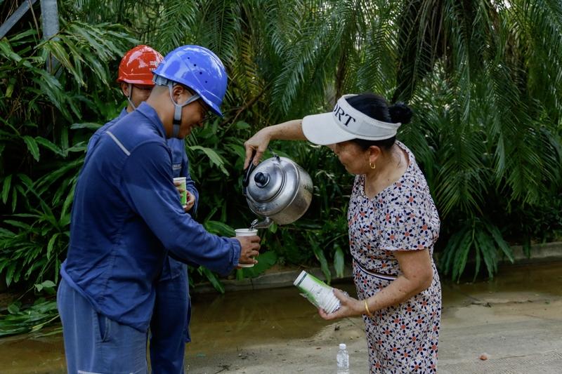 贵州：2600余名“黔电铁军”支援海南抢修复电