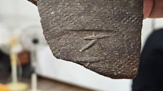 韩国出土1500年前陶器 用汉字刻着一个“大” 考古学家：应该是“大王”