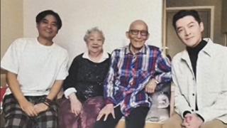 91岁游本昌暂住养老院，2个孙女都在国外读书，年夜饭丰盛温馨