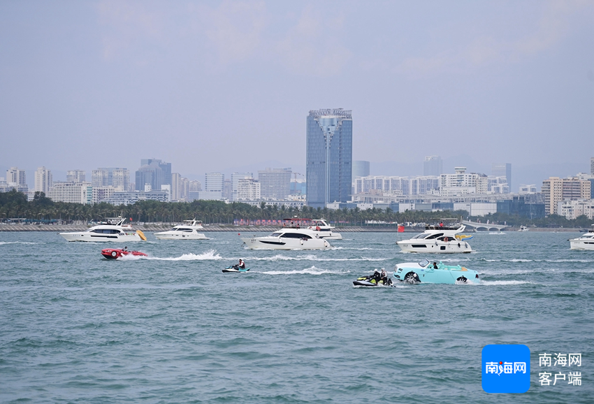 组图｜三亚旅游持续升温 游艇出海人气旺