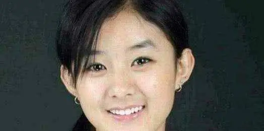 娱乐圈中被称为“素颜美”的女星赵丽颖，被网友扒出18岁的旧照