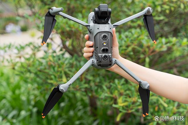 大疆DJI Air 3简评：1/1.3英寸双主摄