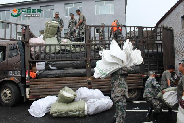 吉林省遭遇暴雨，子弟兵、民兵奔赴一线抢险救灾