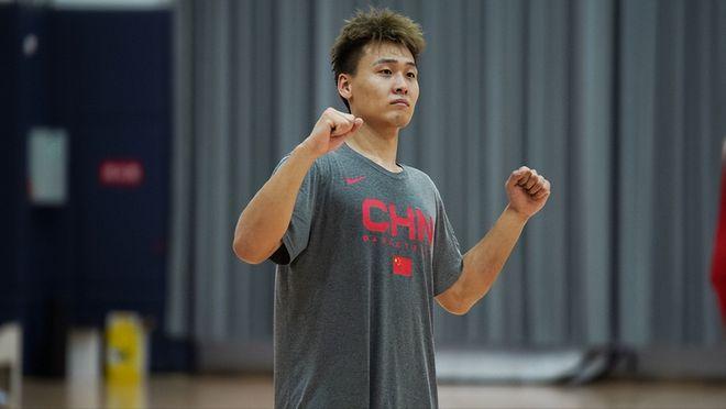 CBA一夜3消息！宏远新援曝光，辽篮连签两潜力新星，男篮正式出征