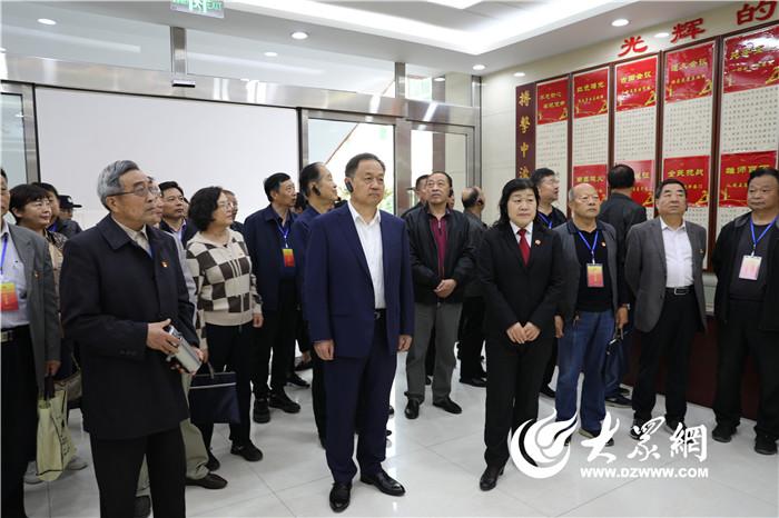 离退休干部党支部书记到菏泽中院开展参观学习活动