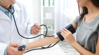 50岁以后，血压有时150mmHg有时正常，算不算高血压？该不该吃药