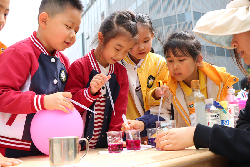 燃科技之梦，做追光少年——济南市历下区启然幼教集团科技展活动