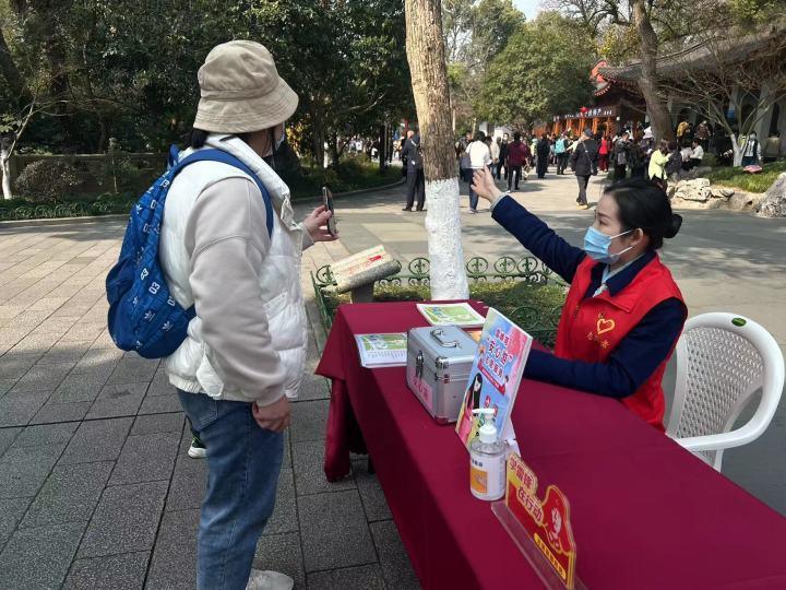 杭州雷峰塔下雷锋岗今日上线，今后每月都会来报到