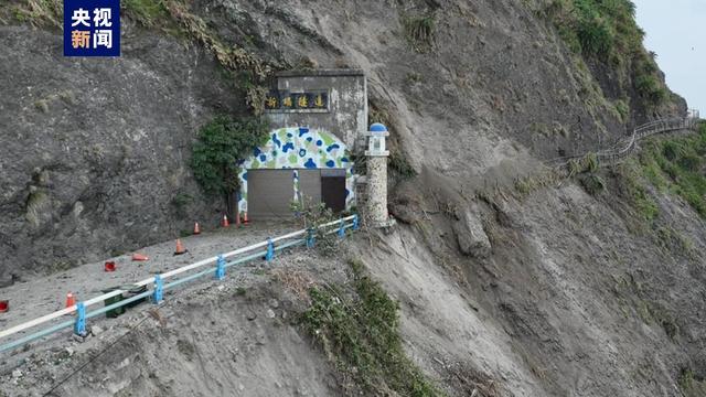 台湾花莲凌晨发生地震，多条道路出现落石及坍塌