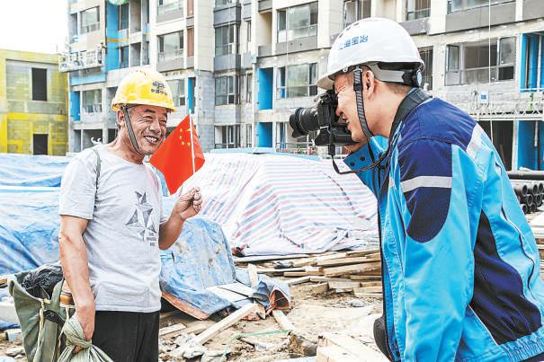 我为建设雄安“夫妻档”拍合影