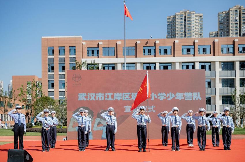 护航开学日  平安“警”相随