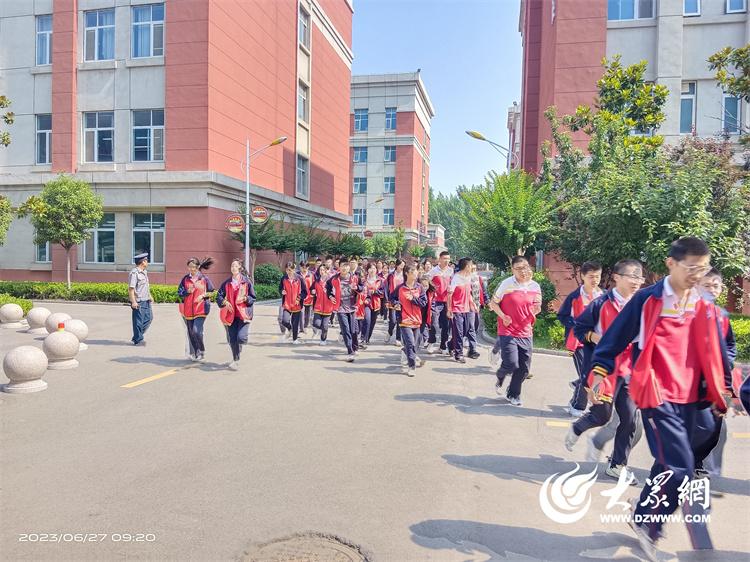 未雨绸缪练精兵 筑牢防汛“安全墙”——薛城舜耕实验学校举行防洪防汛应急演练活动