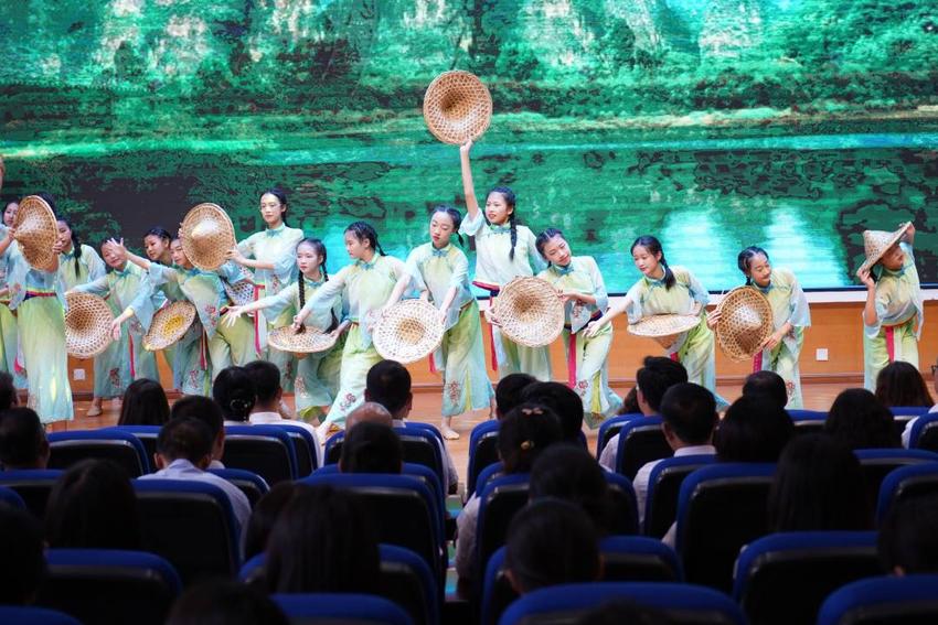 今年9月开学 云南师范大学附属官渡中学揭牌