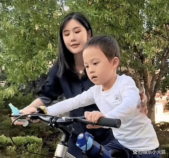 赖文峰娇妻曝光！十年之旅揭秘，气质神似杨钰莹