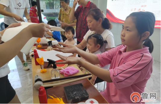 青岛酒店管理职业技术学院师生到菏泽武寺社区开展志愿服务活动