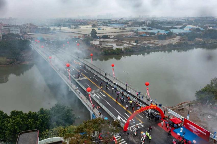 广州白云区江村大桥重建通车